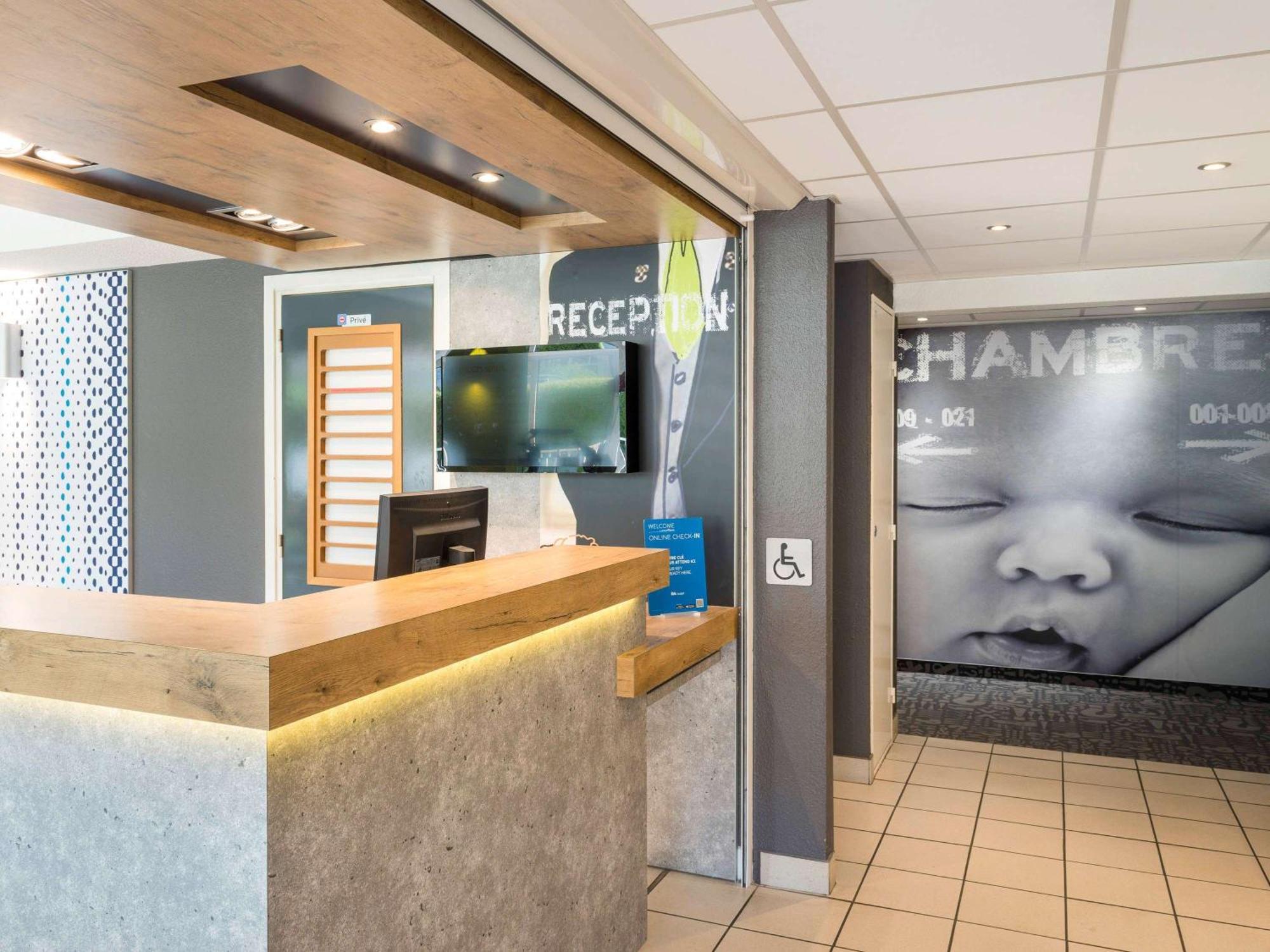 Ibis Budget Senlis Senlis  Exterior photo